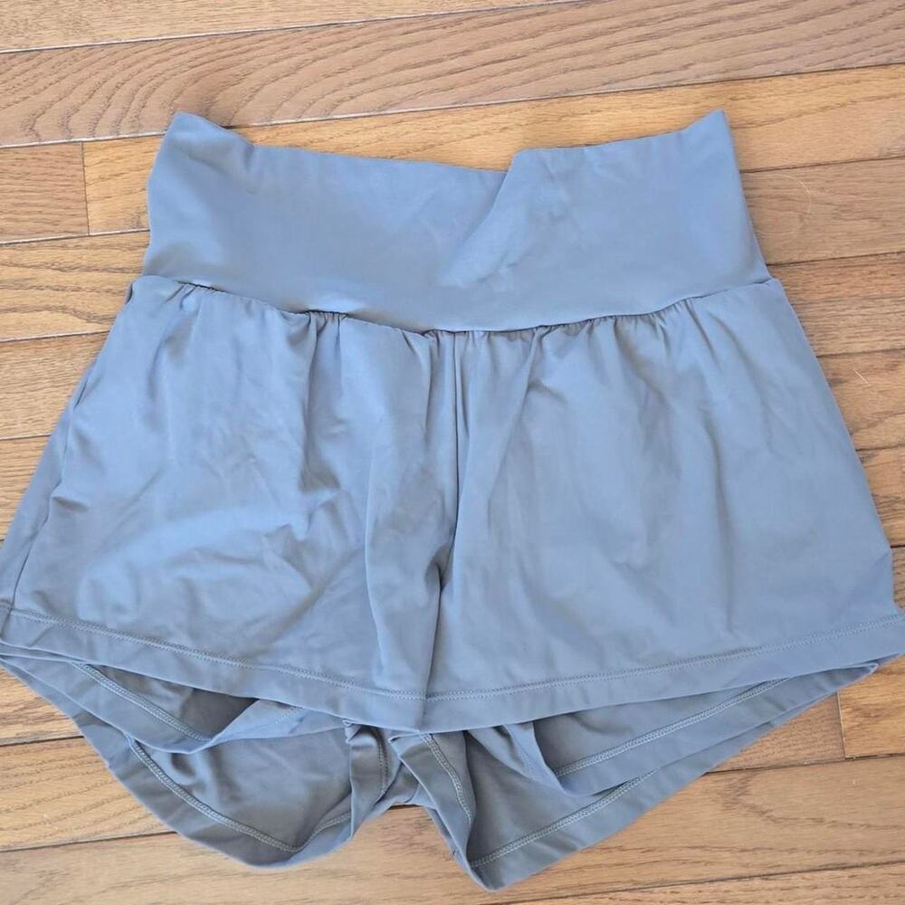 Halara light gray nylon & elastane shorts size L